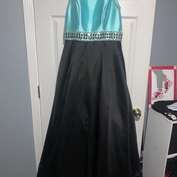 Prom dress - Picture 3 of 5
